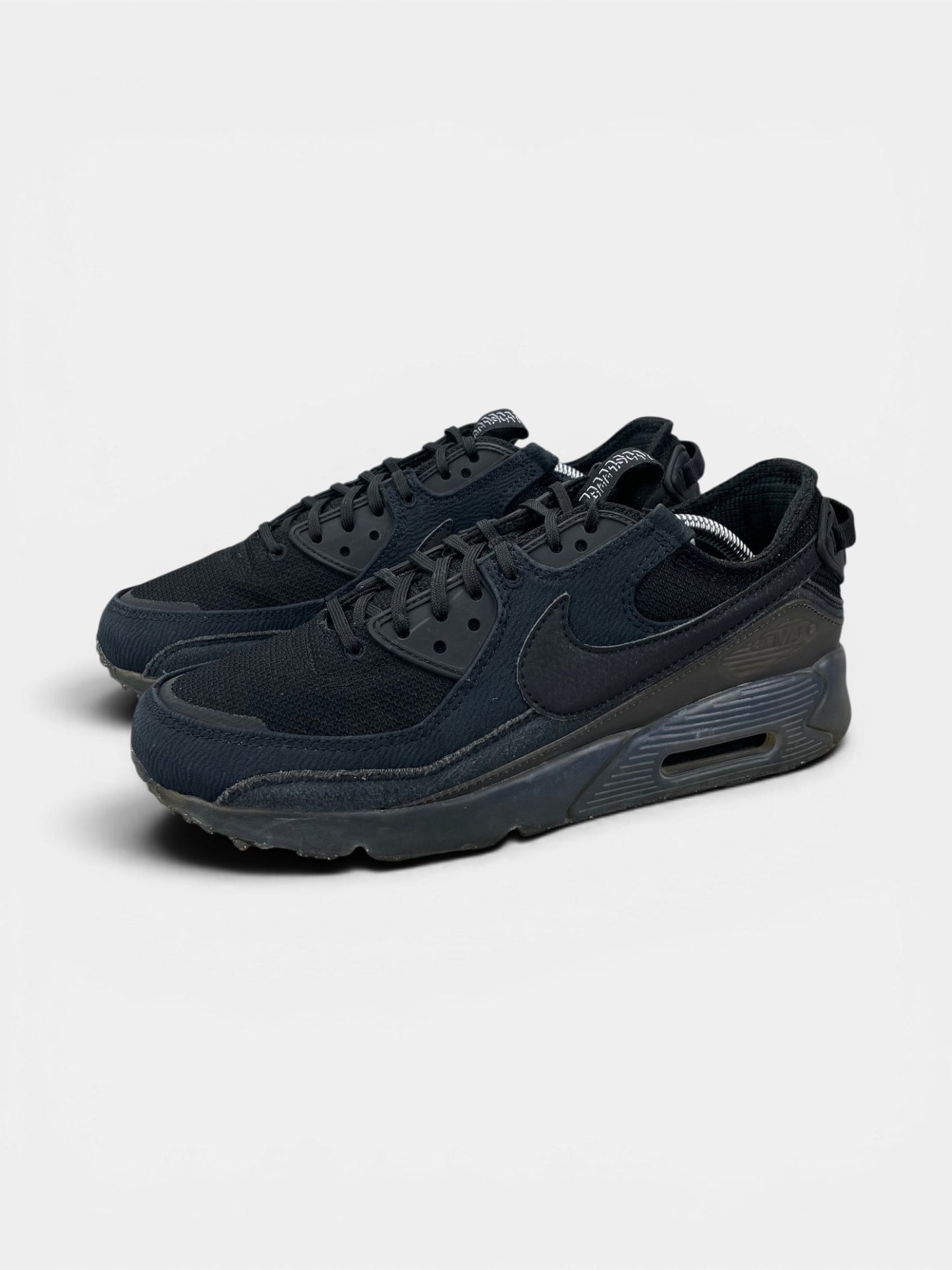 Nike Air Max Terrascape 90 — buty sportowe męskie w bardzo dobrym stanie rozmiar 41, widok z boku