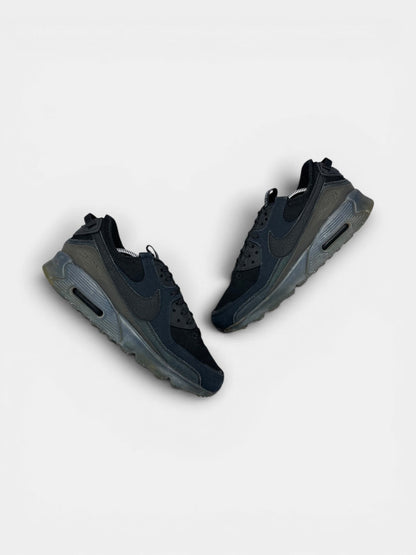 Nike Air Max Terrascape 90 — buty sportowe męskie w bardzo dobrym stanie rozmiar 41, widok z góry na zewnętrzną stronę butów