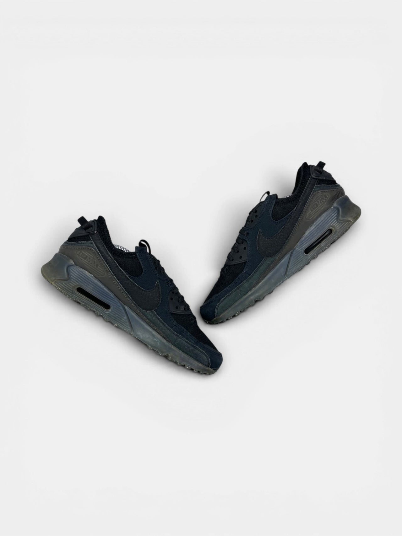 Nike Air Max Terrascape 90 — buty sportowe męskie w bardzo dobrym stanie rozmiar 41, zewnętrzny panel prawego buta