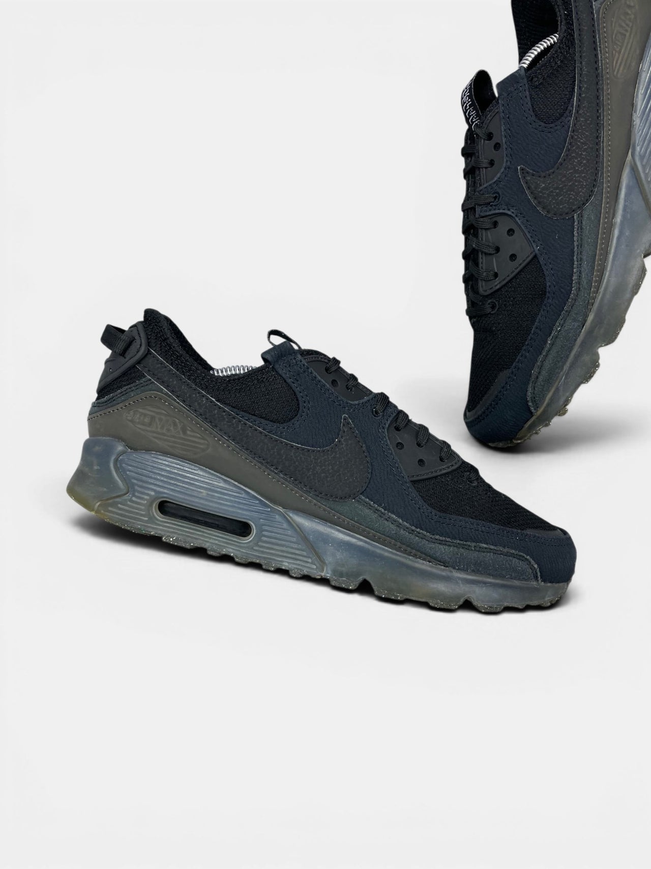 Nike Air Max Terrascape 90 — buty sportowe męskie w bardzo dobrym stanie rozmiar 41, zewnętrzny panel lewego buta