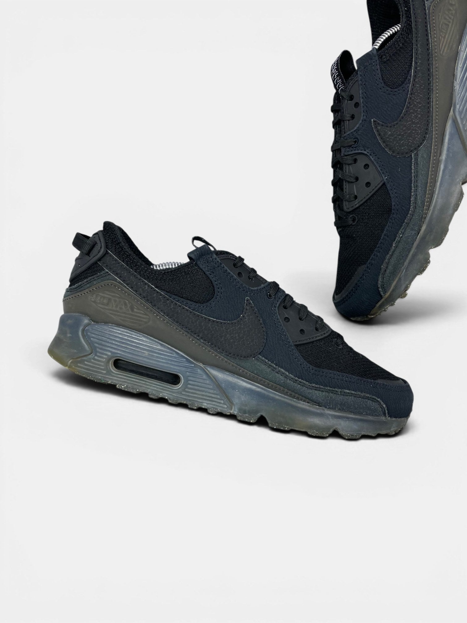 Nike Air Max Terrascape 90 — buty sportowe męskie w bardzo dobrym stanie rozmiar 41, zewnętrzny panel lewego buta