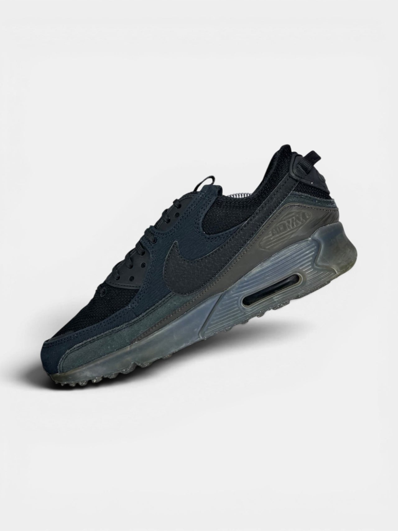 Nike Air Max Terrascape 90 — buty sportowe męskie w bardzo dobrym stanie rozmiar 41, wewnętrzny panel prawego buta