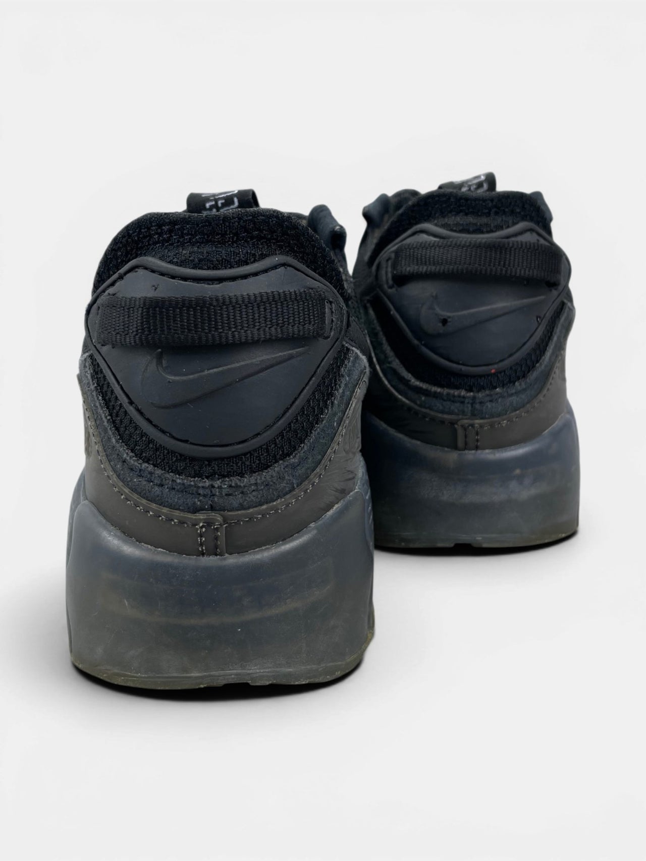 Nike Air Max Terrascape 90 — buty sportowe męskie w bardzo dobrym stanie rozmiar 41, widok z tyłu