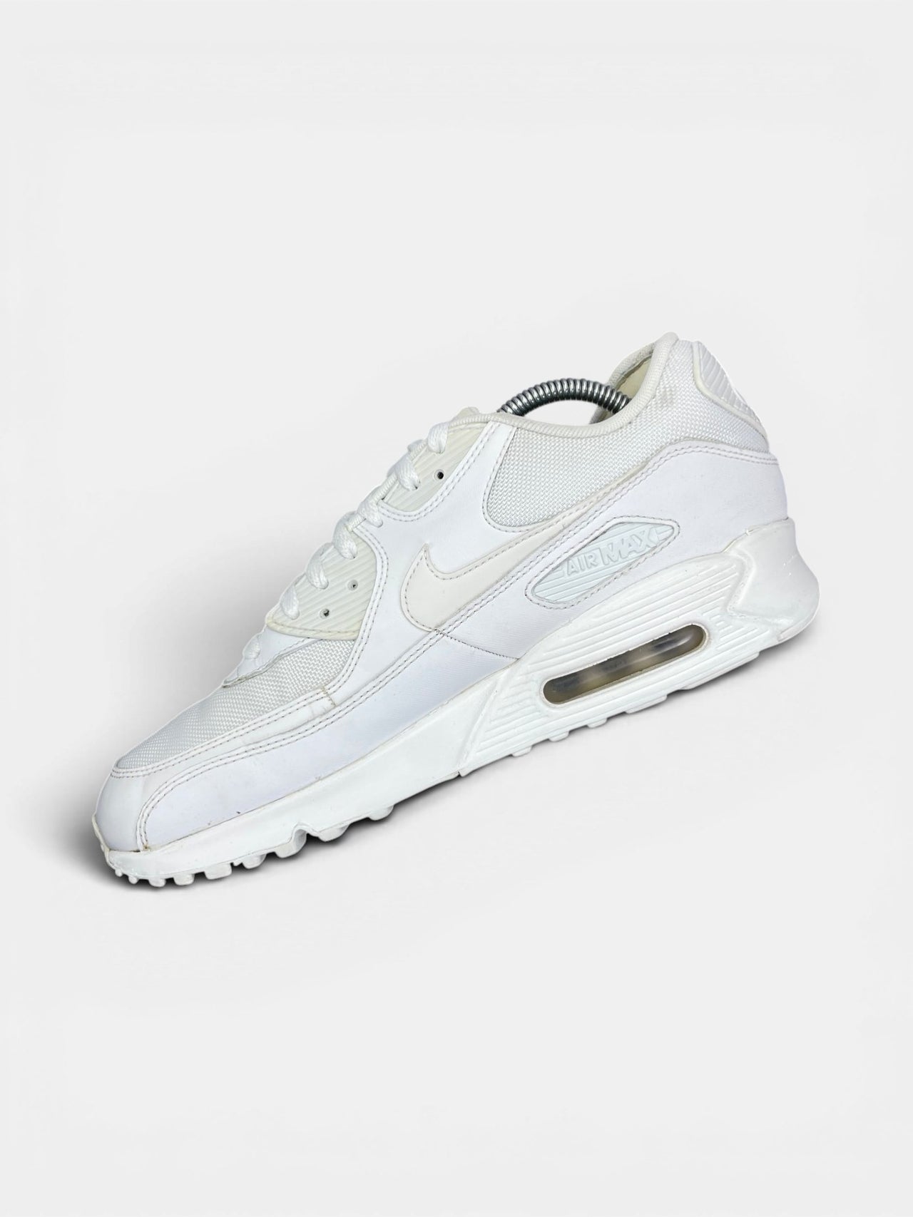 Nike Air Max 90 Triple White — buty sportowe męskie w bardzo dobrym stanie rozmiar 43, wewnętrzny panel prawego buta