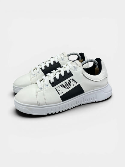 Emporio Armani Sneakers — buty sportowe męskie w bardzo dobrym stanie rozmiar 42, widok z boku