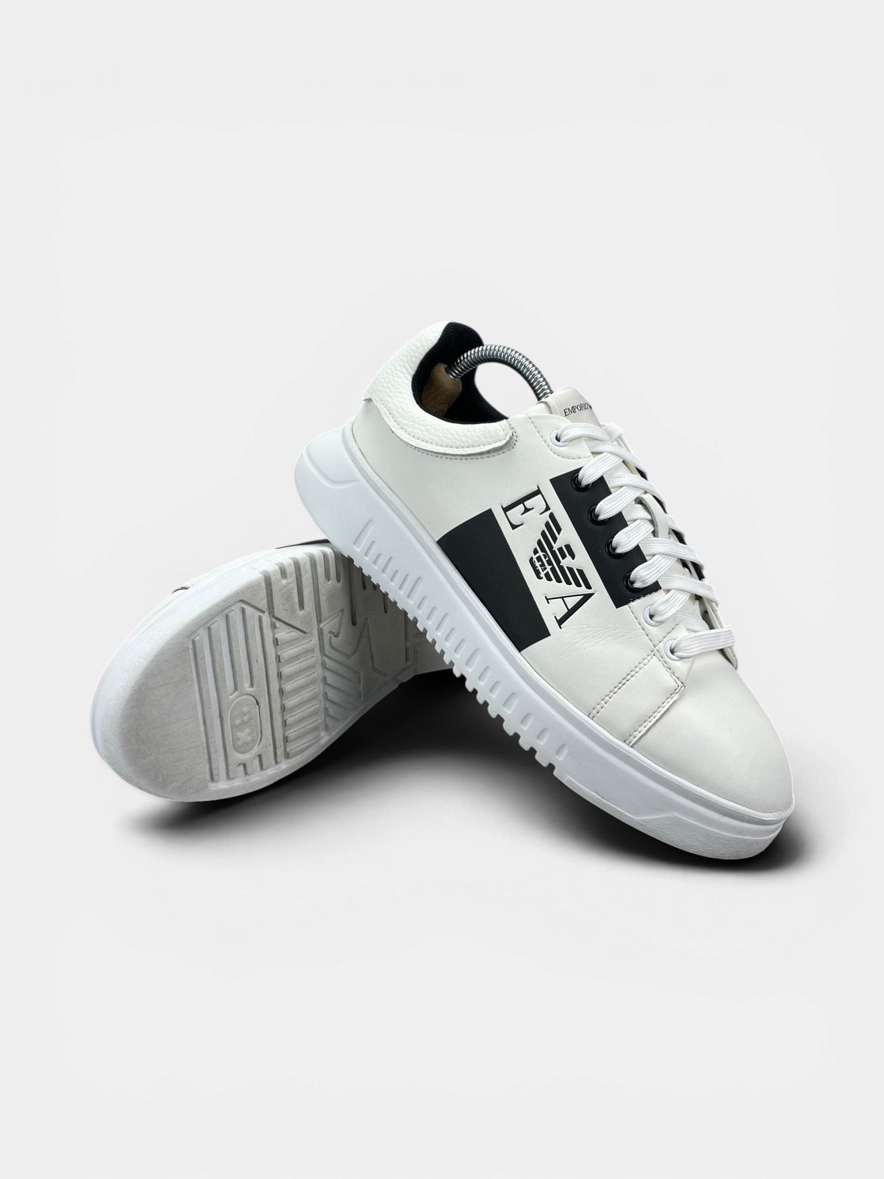 Emporio Armani Sneakers — buty sportowe męskie w bardzo dobrym stanie rozmiar 42, boczny profil