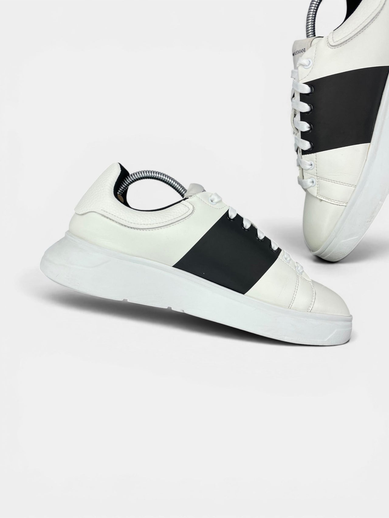 Emporio Armani Sneakers — buty sportowe męskie w bardzo dobrym stanie rozmiar 42, wewnętrzny panel lewego buta