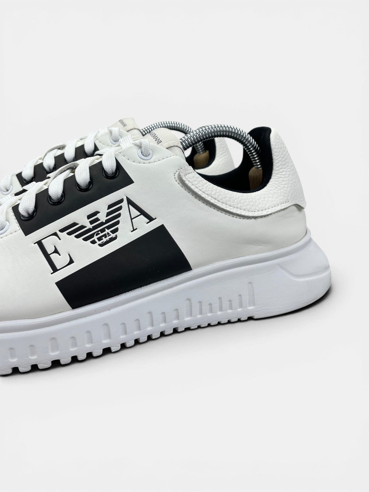 Emporio Armani Sneakers — buty sportowe męskie w bardzo dobrym stanie rozmiar 42, opcjonalne zdjęcie 1