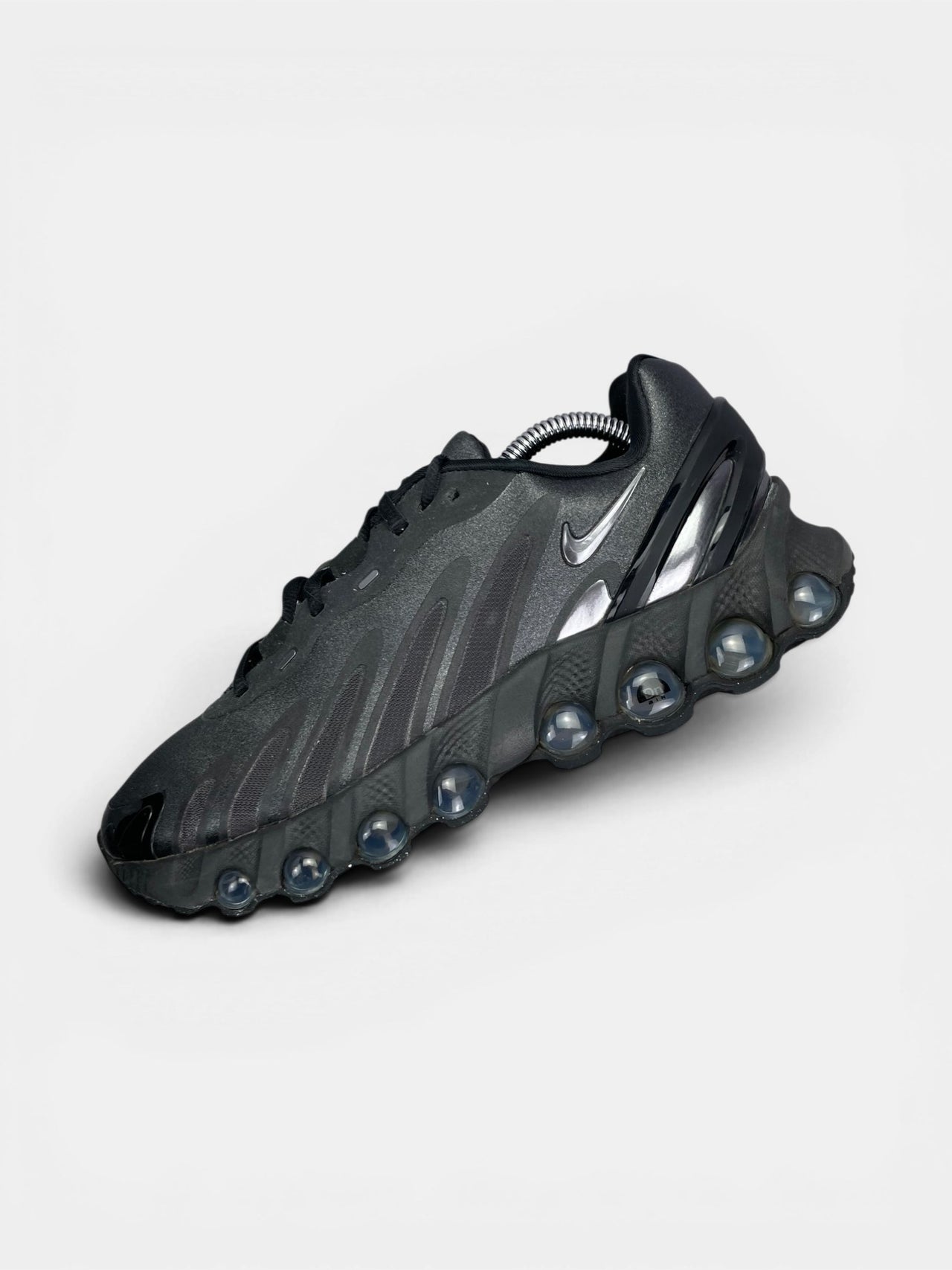 Nike Air Max DN8 — buty sportowe damskie w bardzo dobrym stanie rozmiar 39, widok z góry na wewnętrzną stronę butów