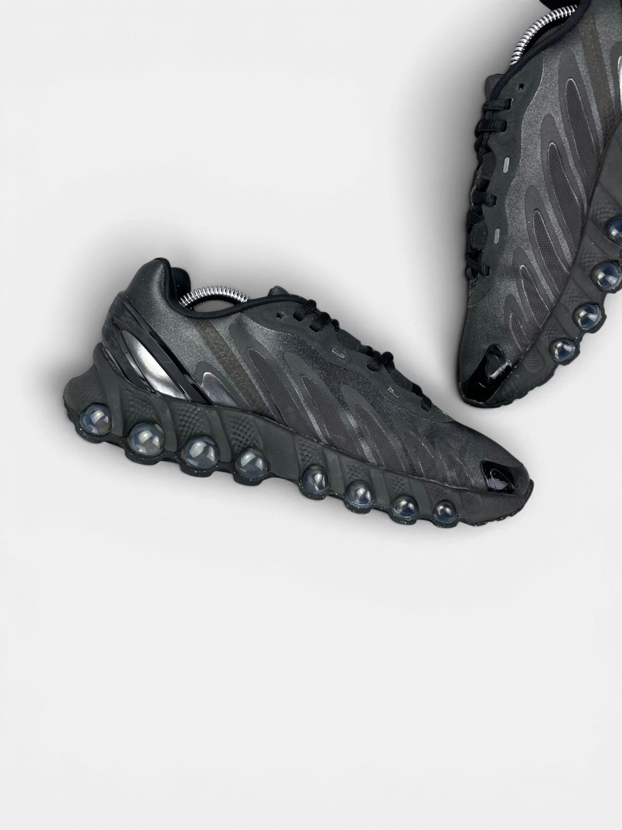 Nike Air Max DN8 — buty sportowe damskie w bardzo dobrym stanie rozmiar 39, wewnętrzny panel lewego buta