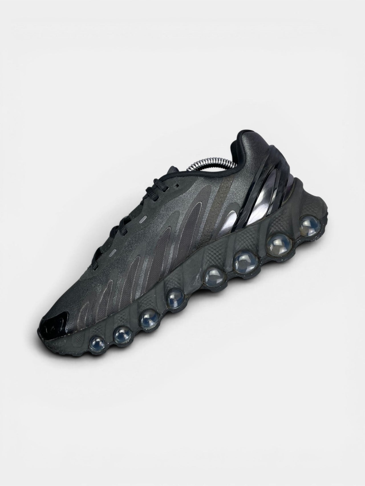 Nike Air Max DN8 — buty sportowe damskie w bardzo dobrym stanie rozmiar 39, wewnętrzny panel prawego buta