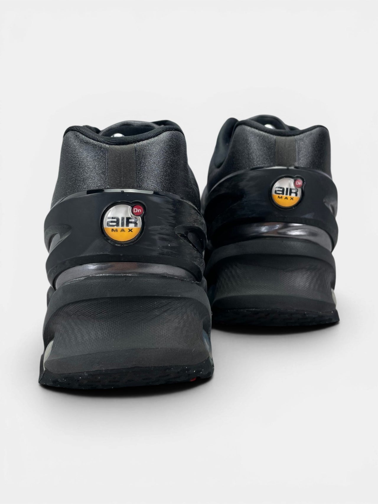 Nike Air Max DN8 — buty sportowe damskie w bardzo dobrym stanie rozmiar 39, widok z tyłu
