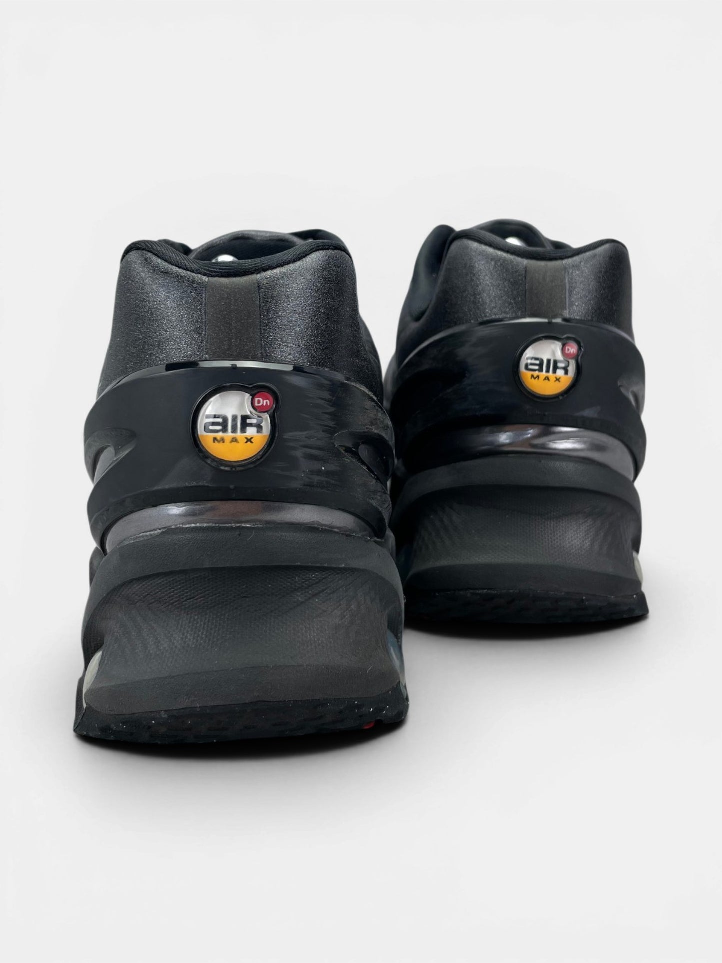 Nike Air Max DN8 — buty sportowe damskie w bardzo dobrym stanie rozmiar 39, widok z tyłu