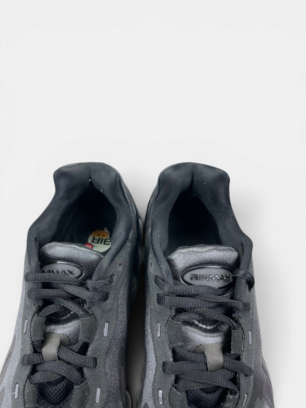 Nike Air Max DN8 — buty sportowe damskie w bardzo dobrym stanie rozmiar 39, zapiętki butów