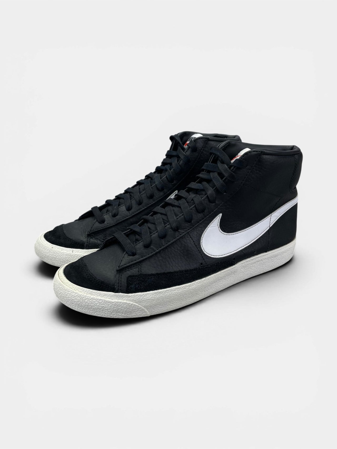Nike Blazer Mid '77 Vintage Black Sail — buty sportowe męskie w bardzo dobrym stanie rozmiar 44.5, widok z boku