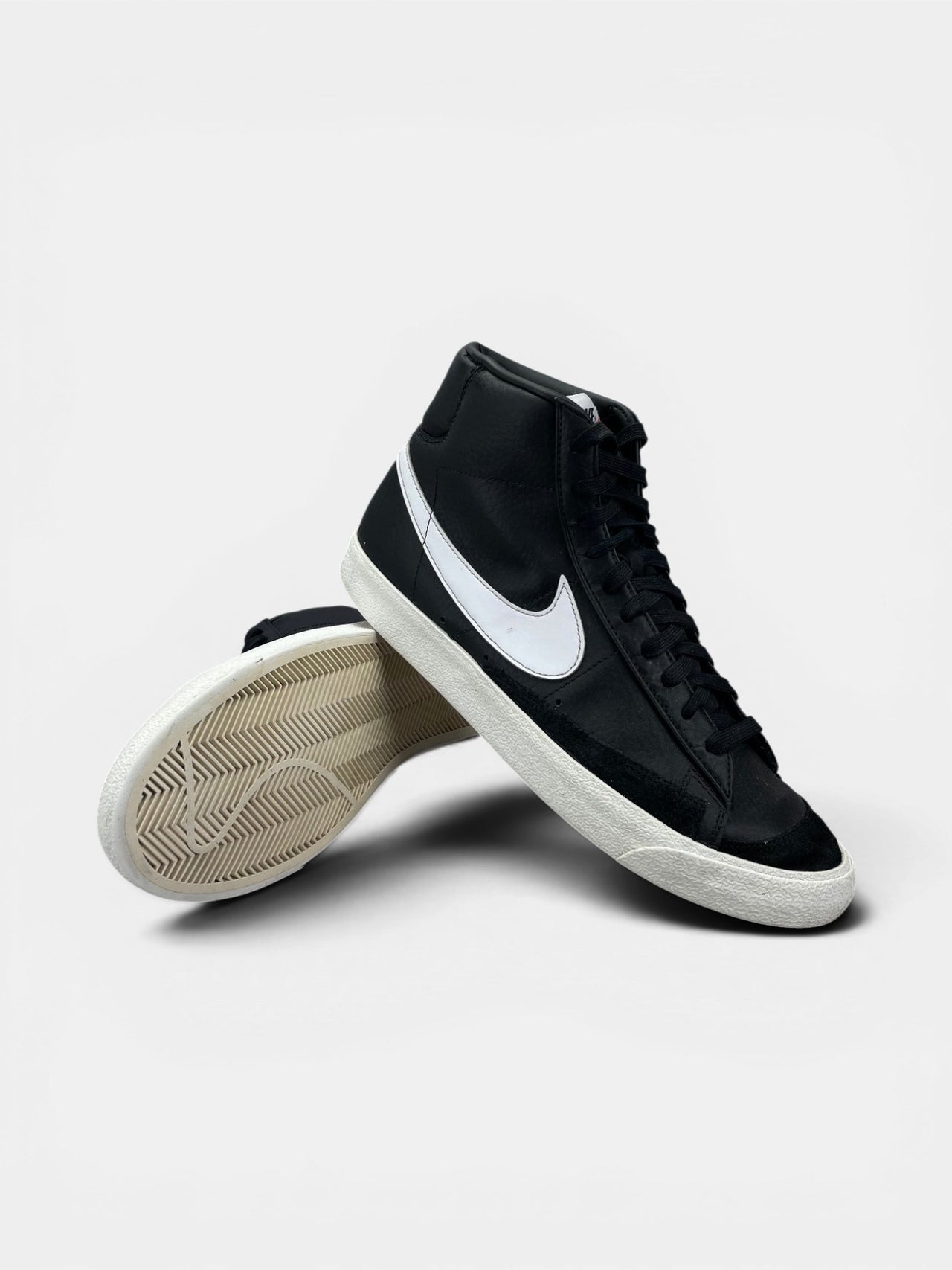 Nike Blazer Mid '77 Vintage Black Sail — buty sportowe męskie w bardzo dobrym stanie rozmiar 44.5, boczny profil