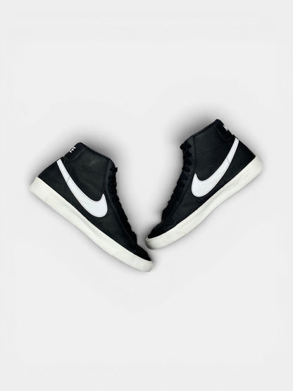 Nike Blazer Mid '77 Vintage Black Sail — buty sportowe męskie w bardzo dobrym stanie rozmiar 44.5, zewnętrzny panel prawego buta