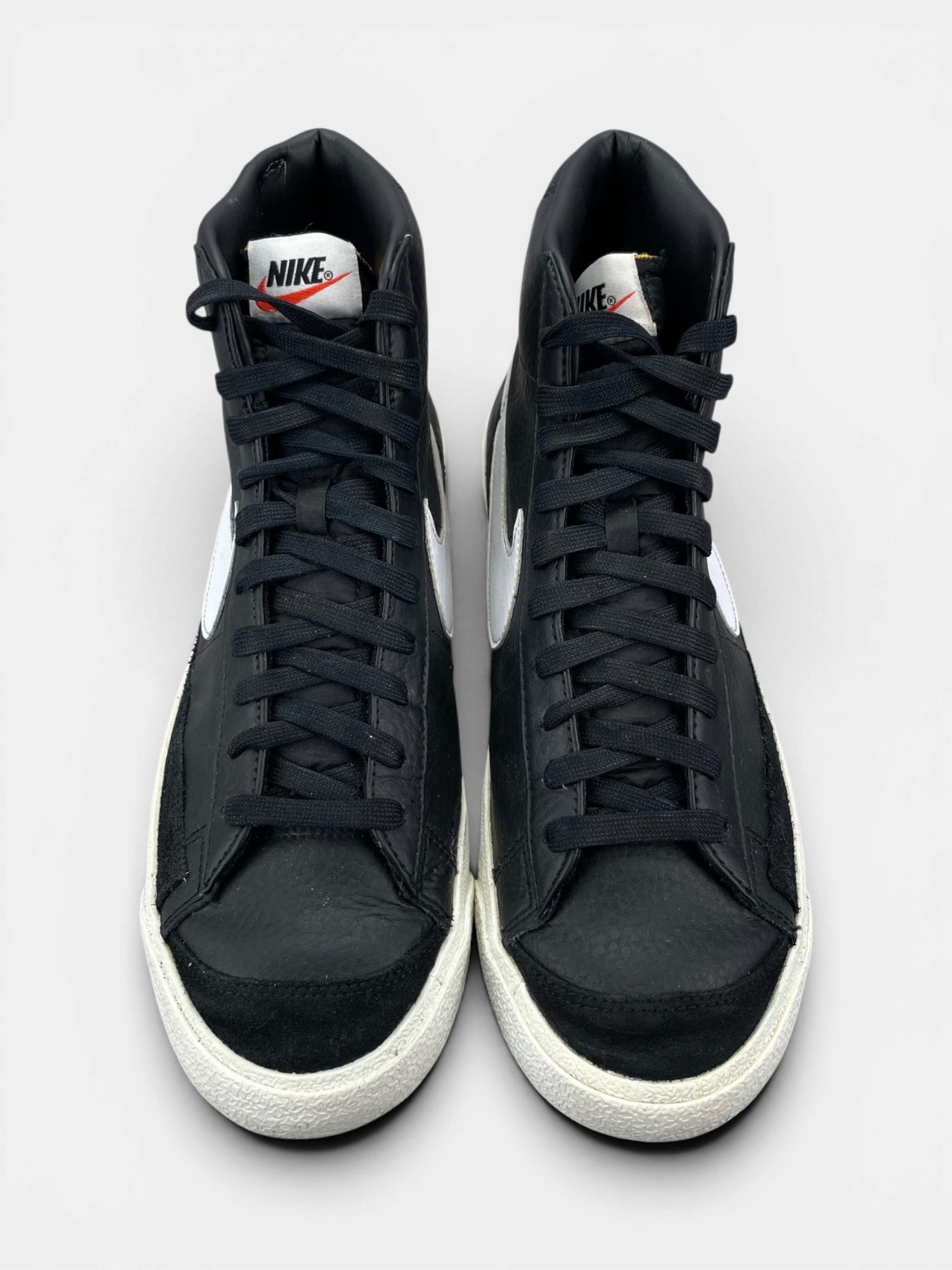Nike Blazer Mid '77 Vintage Black Sail — buty sportowe męskie w bardzo dobrym stanie rozmiar 44.5, widok z góry