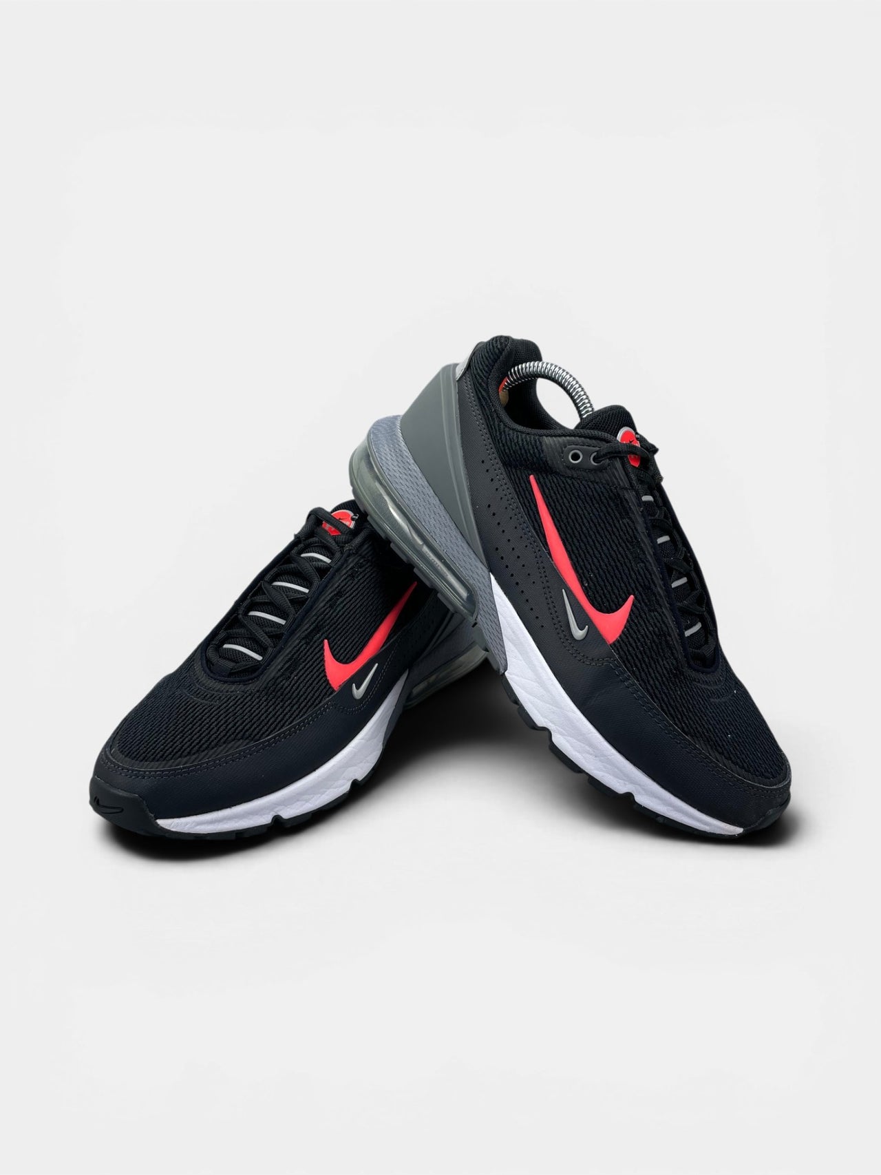 Nike Air Max Pulse Black Bright Crimson — buty sportowe męskie w bardzo dobrym stanie rozmiar 42, boczny profil