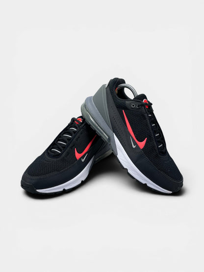 Nike Air Max Pulse Black Bright Crimson — buty sportowe męskie w bardzo dobrym stanie rozmiar 42, boczny profil