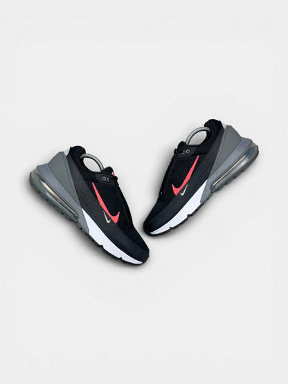 Nike Air Max Pulse Black Bright Crimson — buty sportowe męskie w bardzo dobrym stanie rozmiar 42, widok z góry na zewnętrzną stronę butów