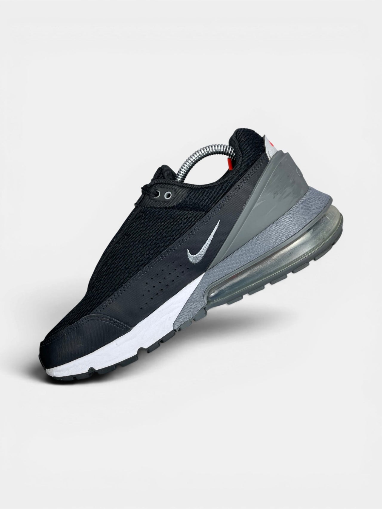 Nike Air Max Pulse Black Bright Crimson — buty sportowe męskie w bardzo dobrym stanie rozmiar 42, wewnętrzny panel prawego buta