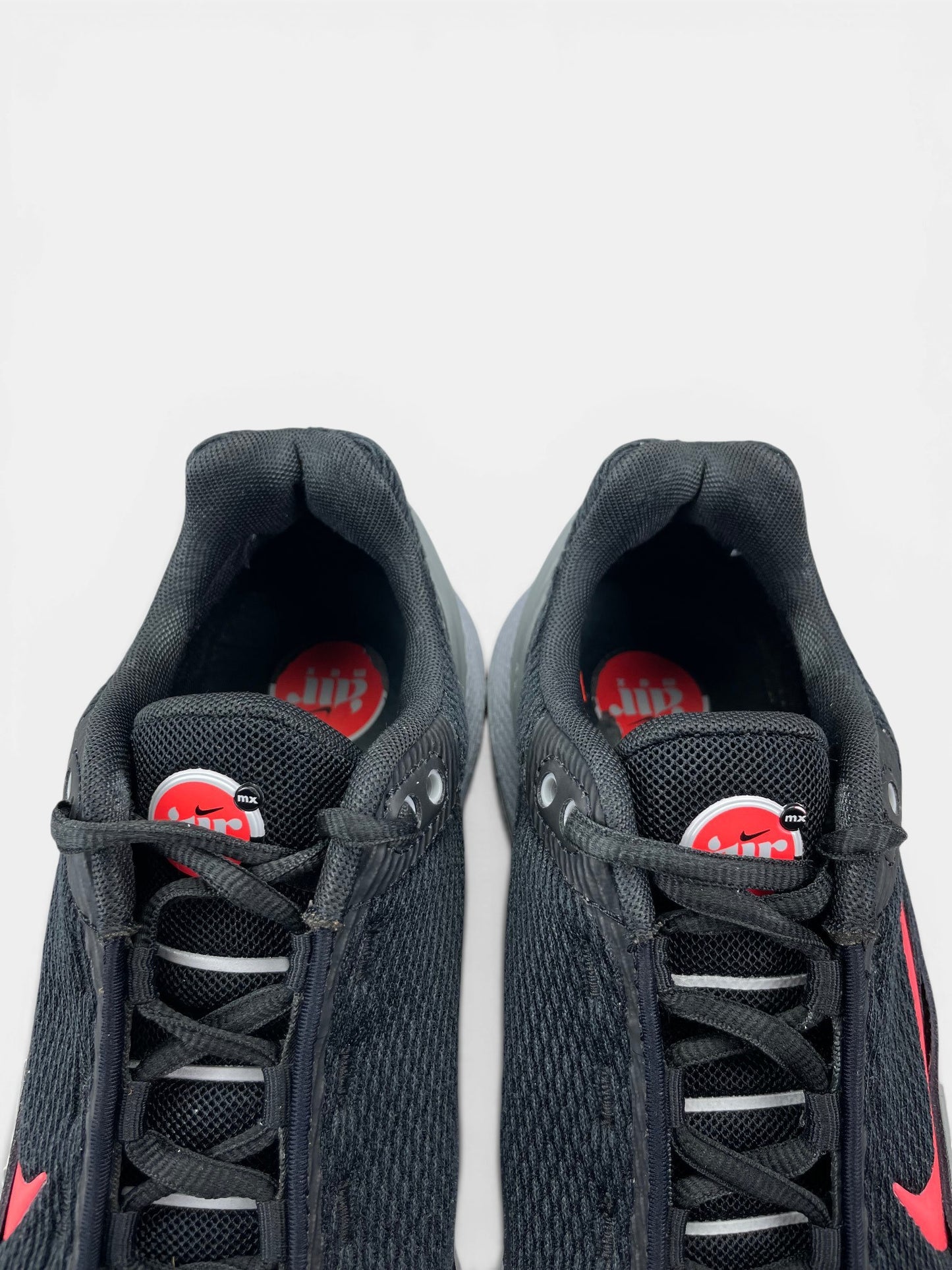 Nike Air Max Pulse Black Bright Crimson — buty sportowe męskie w bardzo dobrym stanie rozmiar 42, zapiętki butów