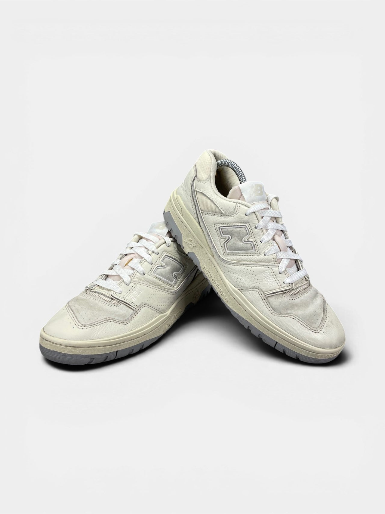 New Balance 550 Turtledove — buty sportowe męskie w bardzo dobrym stanie rozmiar 42, boczny profil