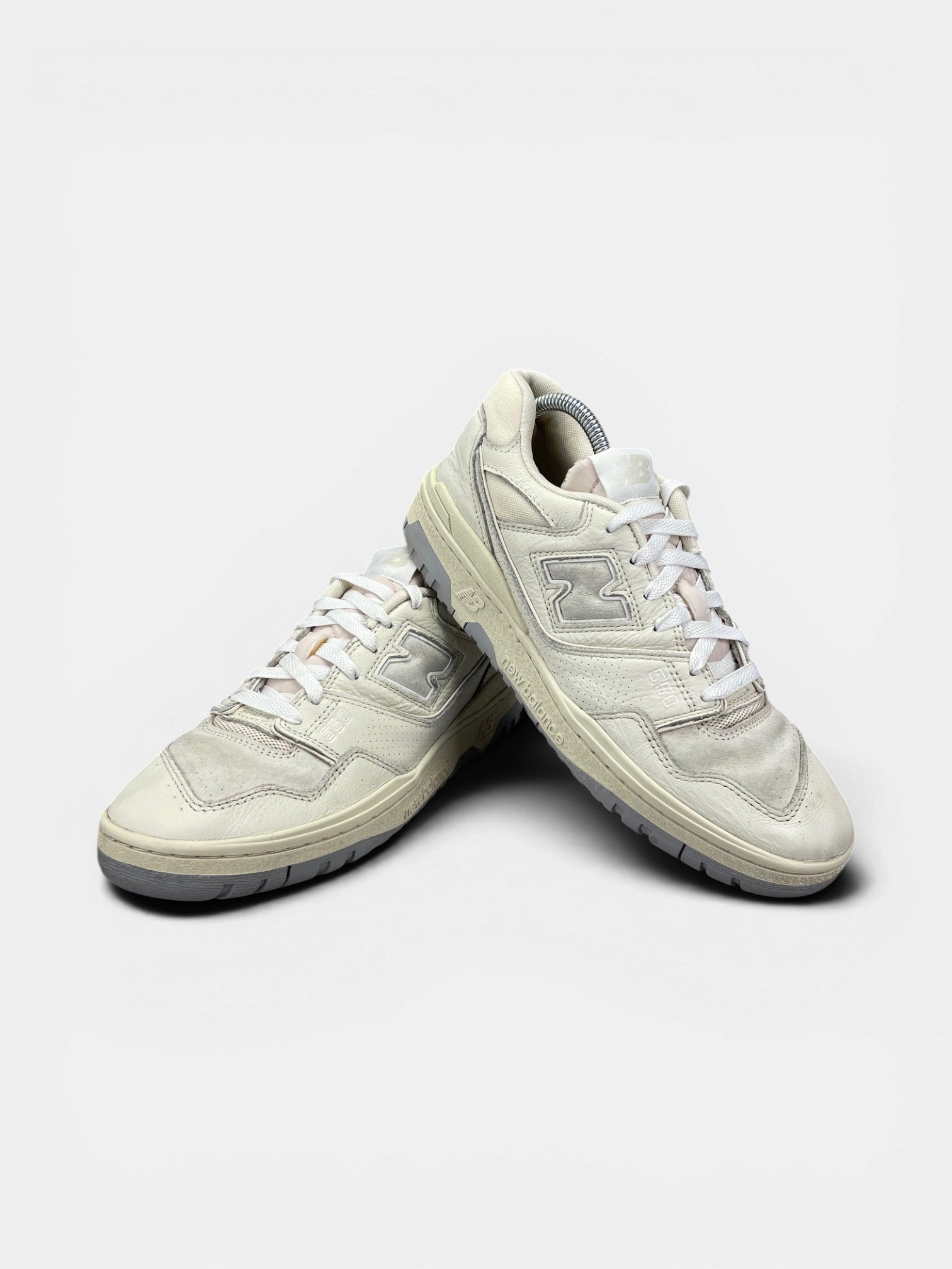 New Balance 550 Turtledove — buty sportowe męskie w bardzo dobrym stanie rozmiar 42, boczny profil