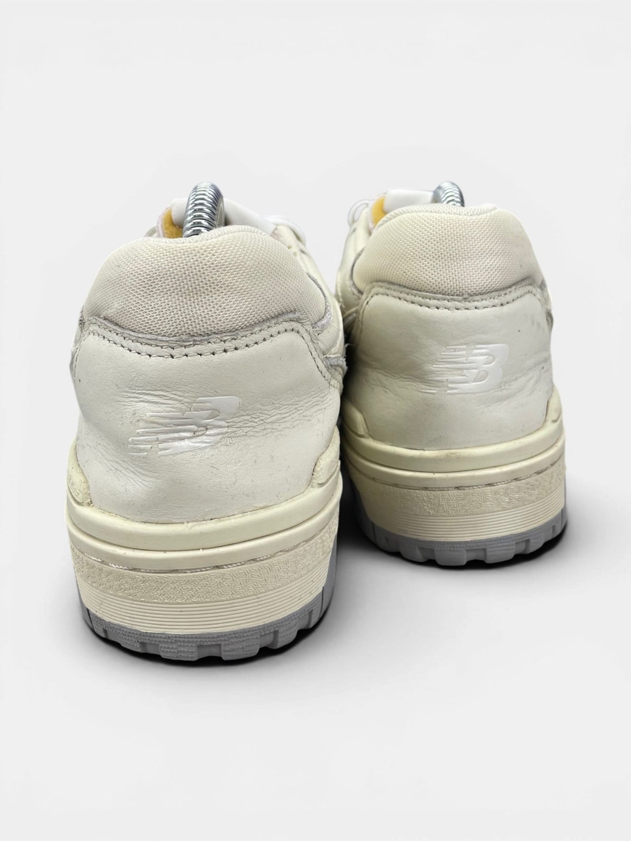 New Balance 550 Turtledove — buty sportowe męskie w bardzo dobrym stanie rozmiar 42, widok z tyłu