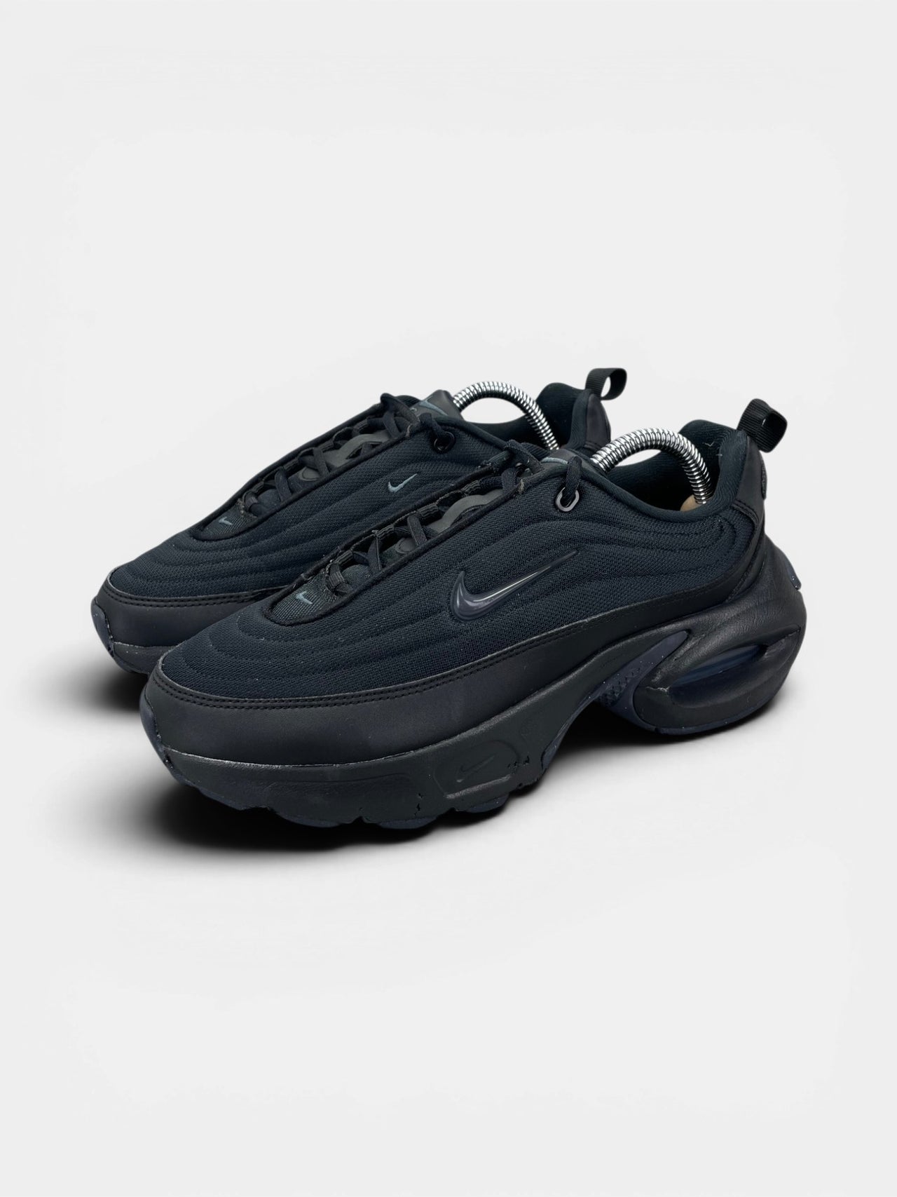 Nike Air Max Portal — buty sportowe damskie w bardzo dobrym stanie rozmiar 38, widok z boku