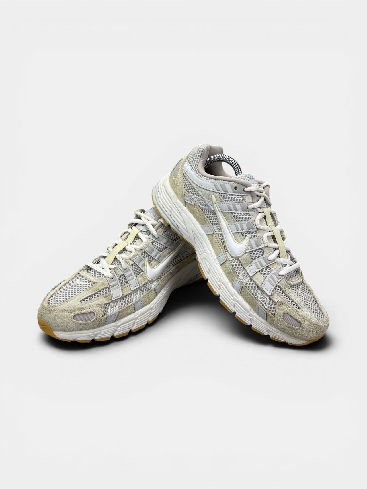 Nike P-6000 "Photon Dust / Light Khaki / Phantom / White" Photon Dust — buty sportowe damskie w bardzo dobrym stanie rozmiar 39, boczny profil