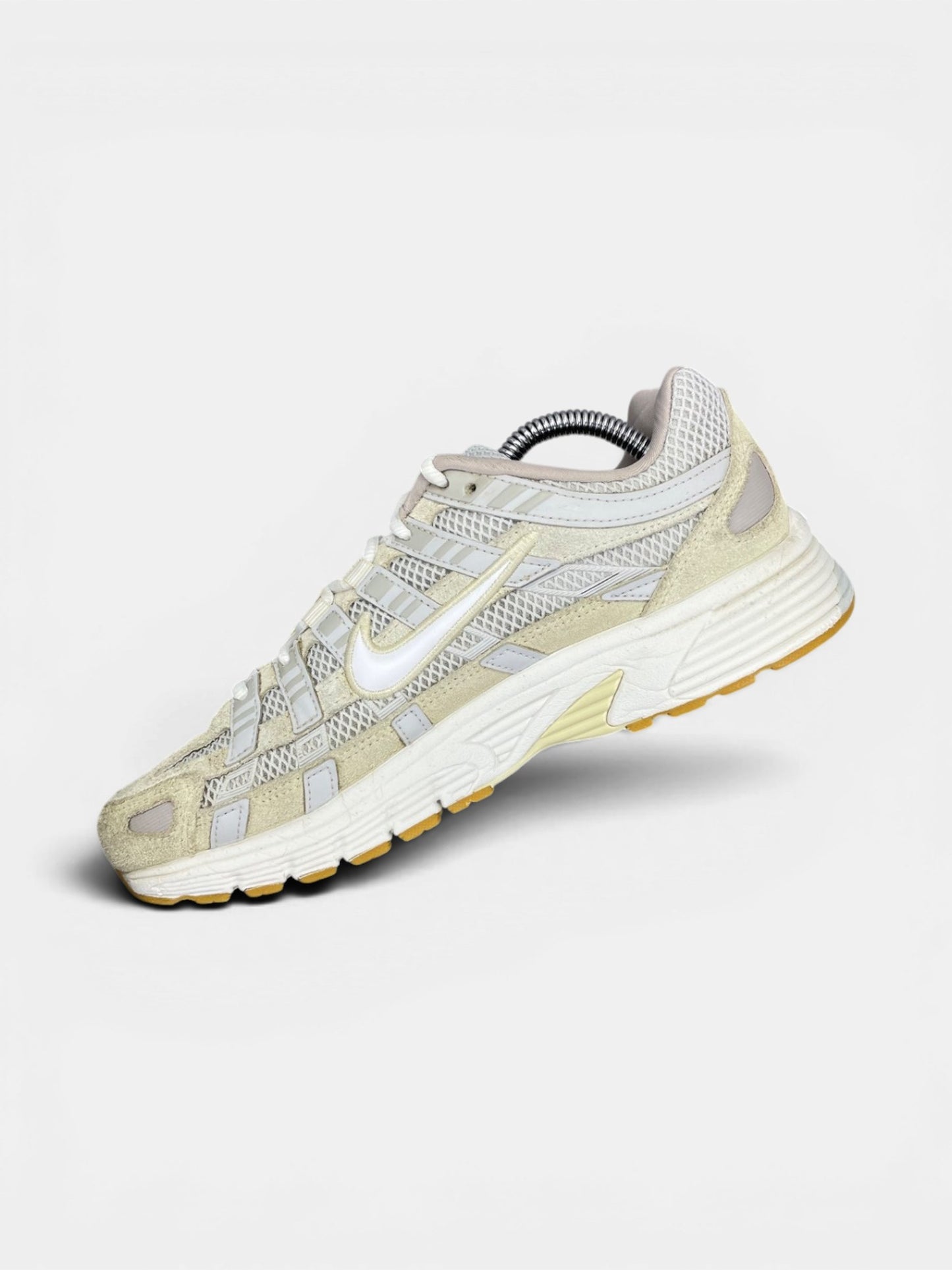 Nike P-6000 "Photon Dust / Light Khaki / Phantom / White" Photon Dust — buty sportowe damskie w bardzo dobrym stanie rozmiar 39, wewnętrzny panel prawego buta