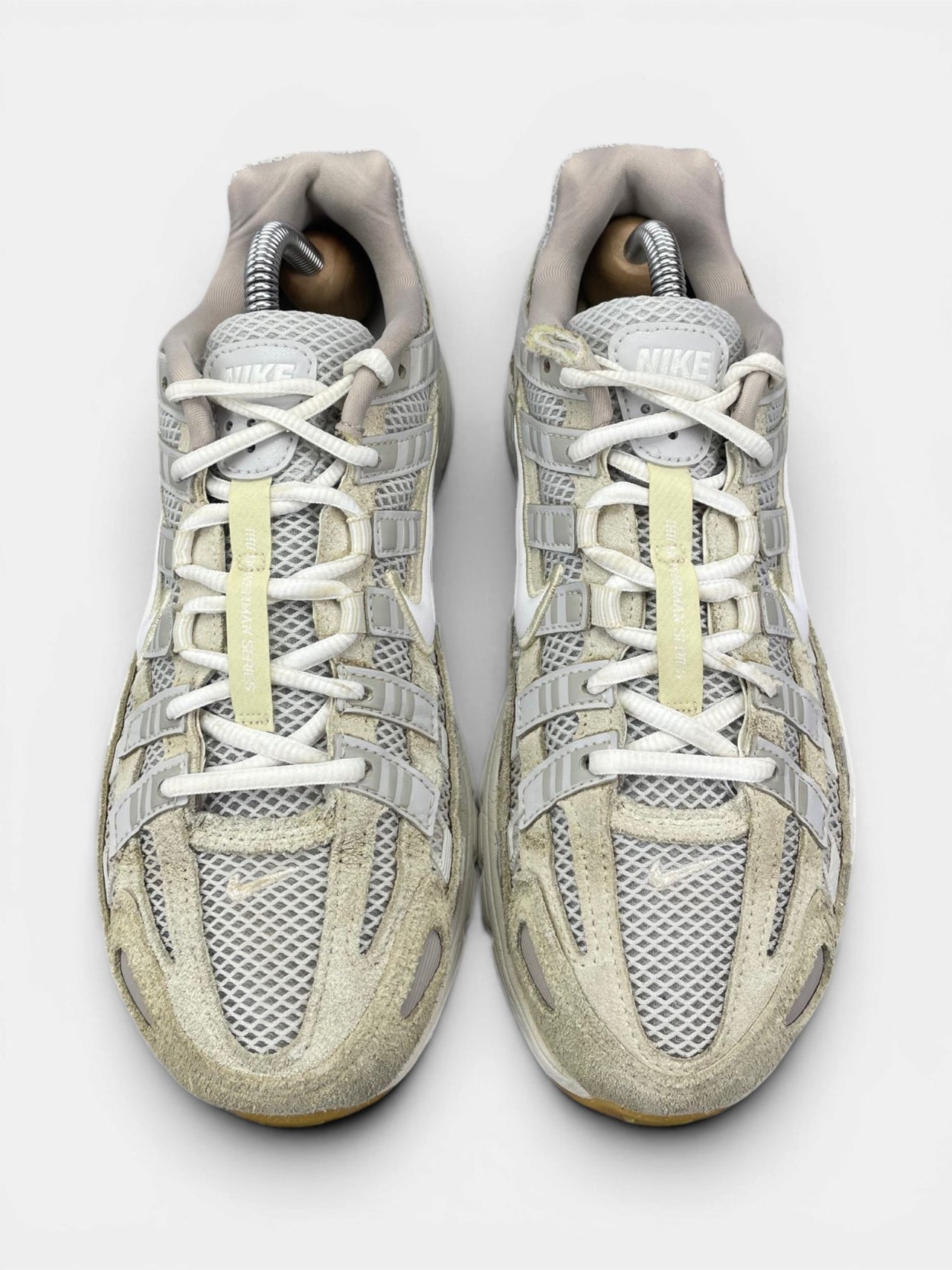 Nike P-6000 "Photon Dust / Light Khaki / Phantom / White" Photon Dust — buty sportowe damskie w bardzo dobrym stanie rozmiar 39, widok z góry