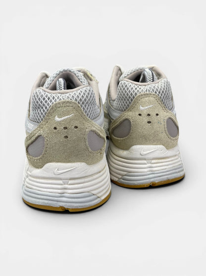Nike P-6000 "Photon Dust / Light Khaki / Phantom / White" Photon Dust — buty sportowe damskie w bardzo dobrym stanie rozmiar 39, widok z tyłu