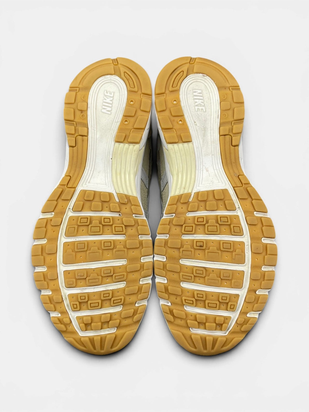 Nike P-6000 "Photon Dust / Light Khaki / Phantom / White" Photon Dust — buty sportowe damskie w bardzo dobrym stanie rozmiar 39, podeszwa
