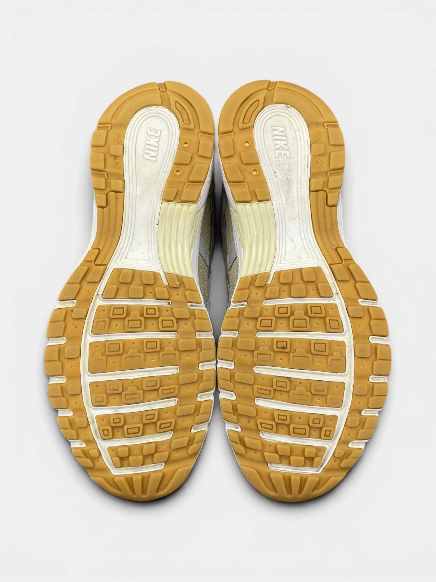 Nike P-6000 "Photon Dust / Light Khaki / Phantom / White" Photon Dust — buty sportowe damskie w bardzo dobrym stanie rozmiar 39, podeszwa