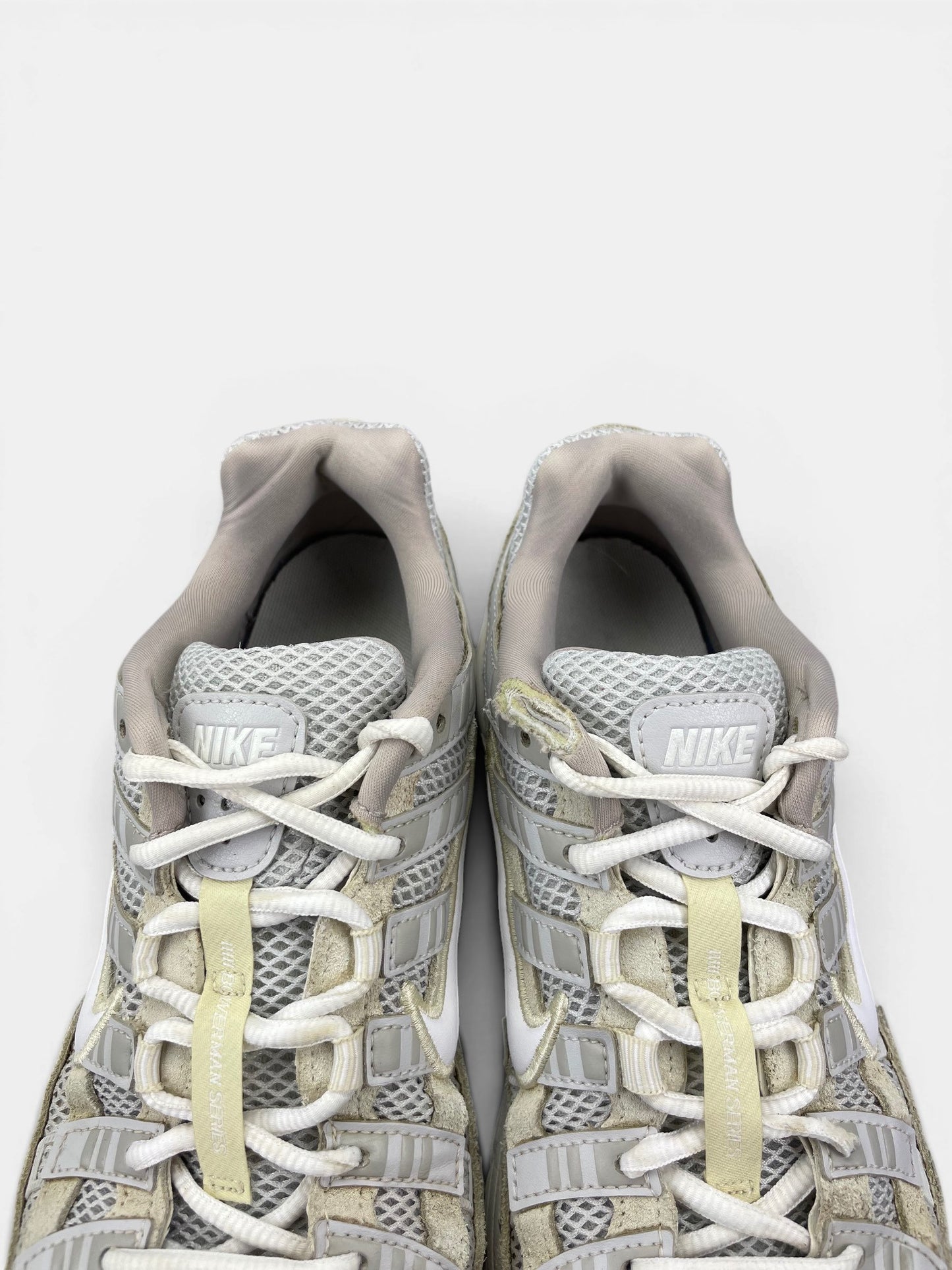 Nike P-6000 "Photon Dust / Light Khaki / Phantom / White" Photon Dust — buty sportowe damskie w bardzo dobrym stanie rozmiar 39, zapiętki butów