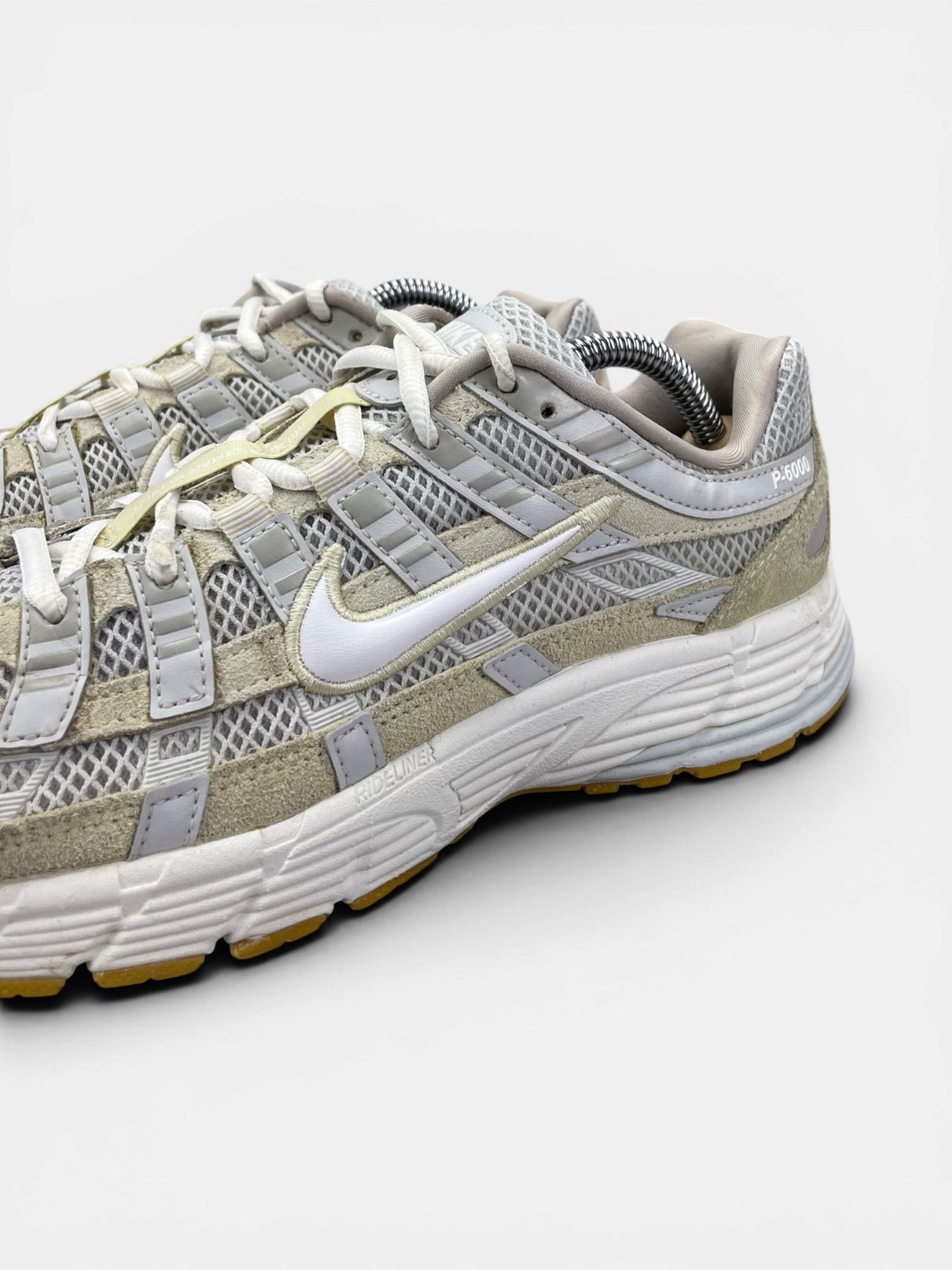 Nike P-6000 "Photon Dust / Light Khaki / Phantom / White" Photon Dust — buty sportowe damskie w bardzo dobrym stanie rozmiar 39, opcjonalne zdjęcie 1