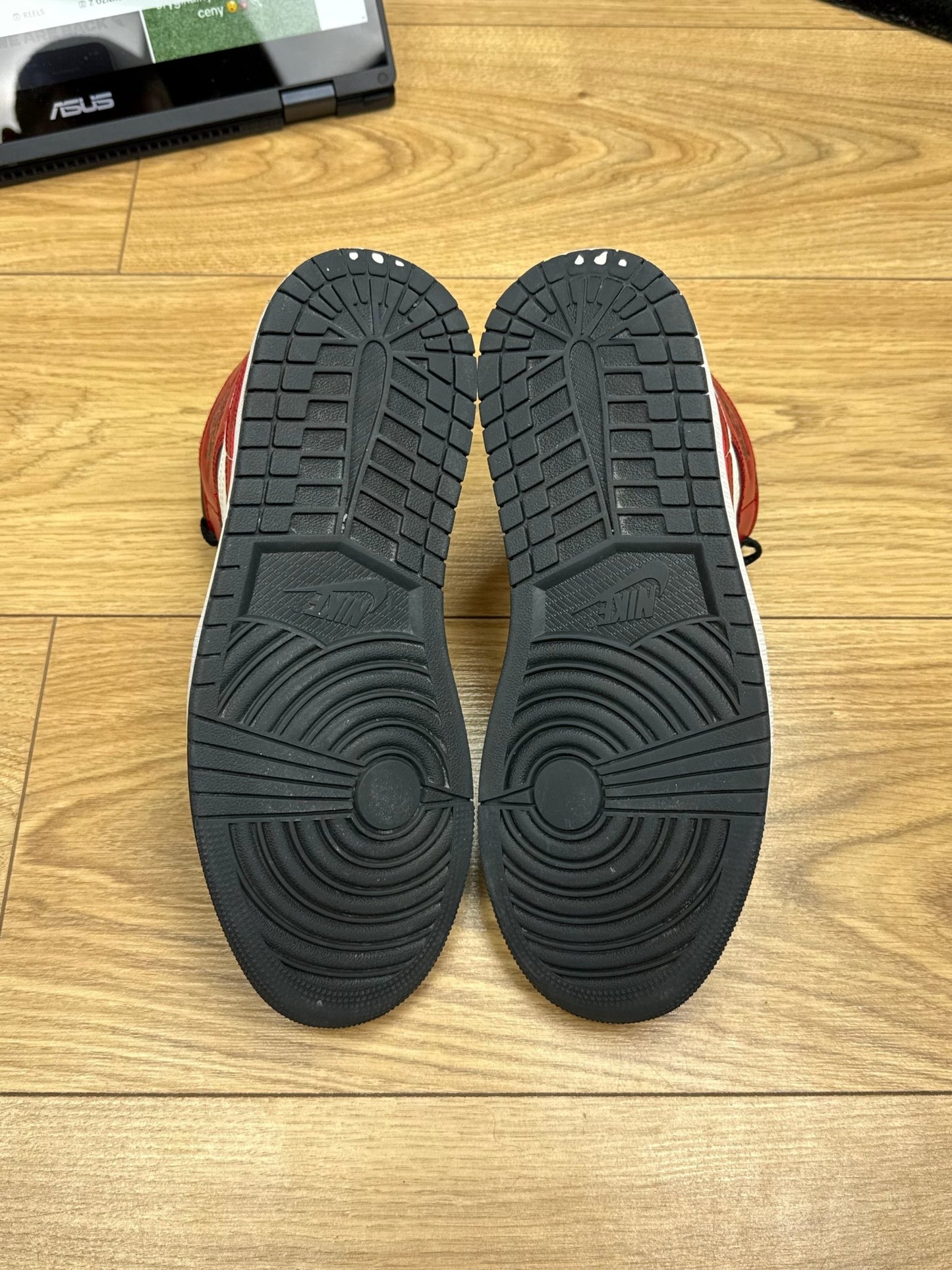Nike Air Jordan 1 Mid (40)