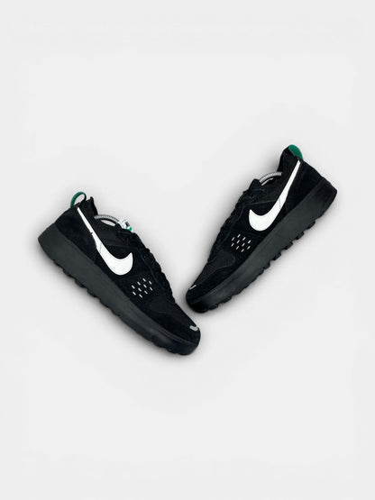 Nike C1TY — buty sportowe męskie w bardzo dobrym stanie rozmiar 43, widok z góry na zewnętrzną stronę butów
