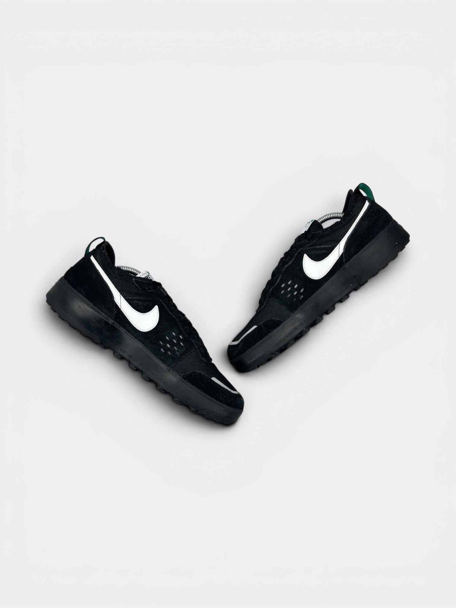 Nike C1TY — buty sportowe męskie w bardzo dobrym stanie rozmiar 43, zewnętrzny panel prawego buta