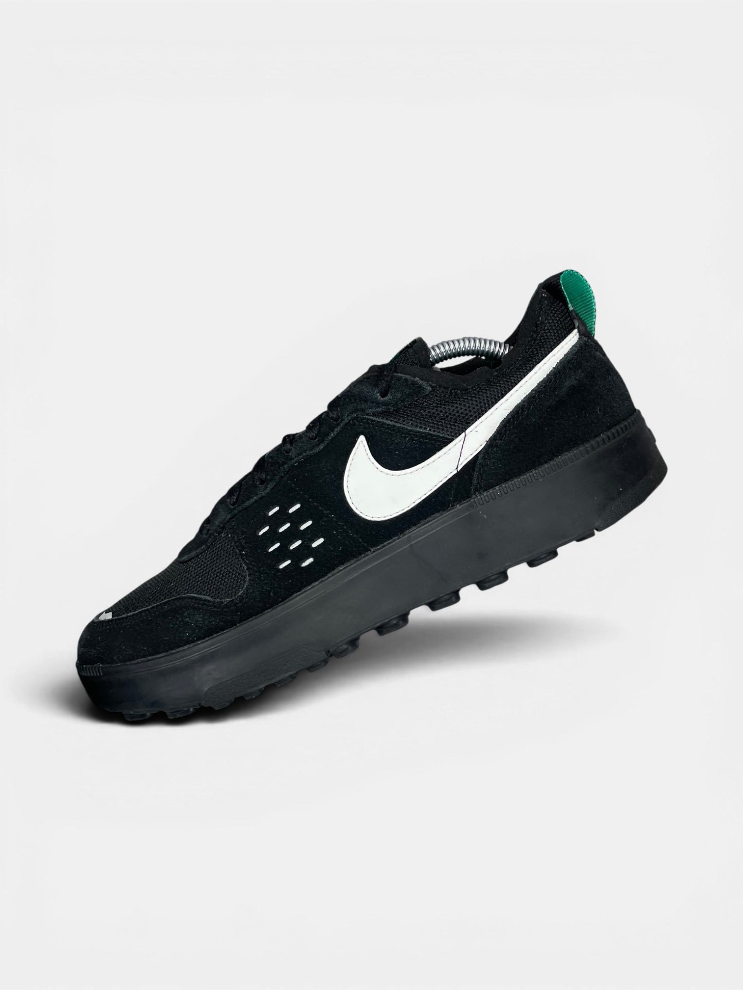 Nike C1TY — buty sportowe męskie w bardzo dobrym stanie rozmiar 43, widok z góry na wewnętrzną stronę butów