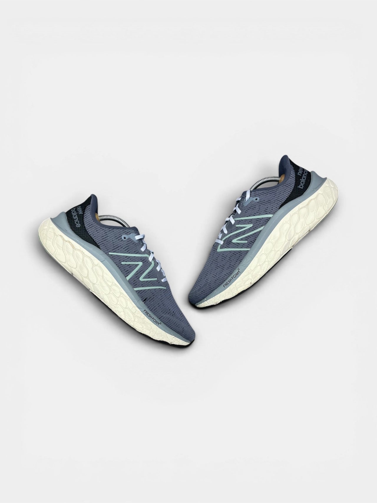 New Balance Fresh Foam X Kaiha Road — buty sportowe męskie w bardzo dobrym stanie rozmiar 44, widok z góry na zewnętrzną stronę butów