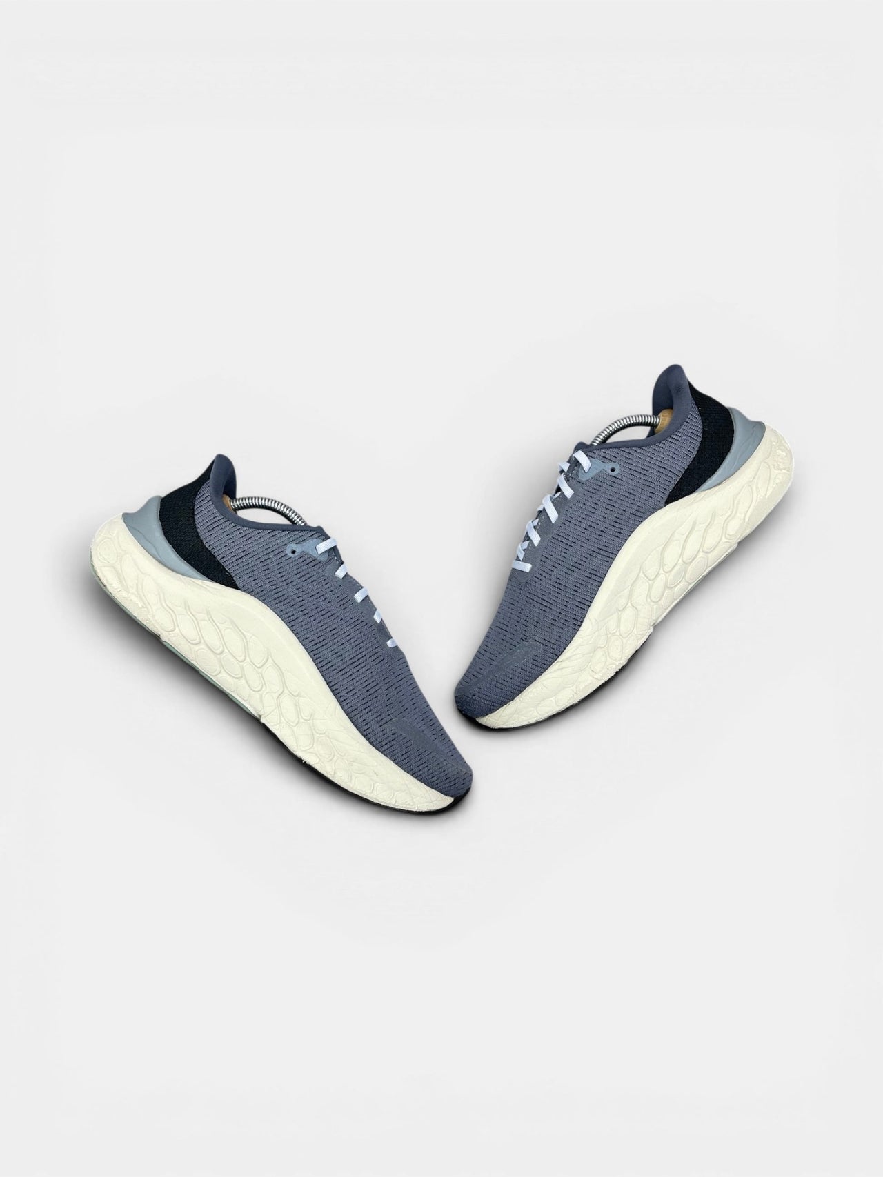 New Balance Fresh Foam X Kaiha Road — buty sportowe męskie w bardzo dobrym stanie rozmiar 44, zewnętrzny panel prawego buta