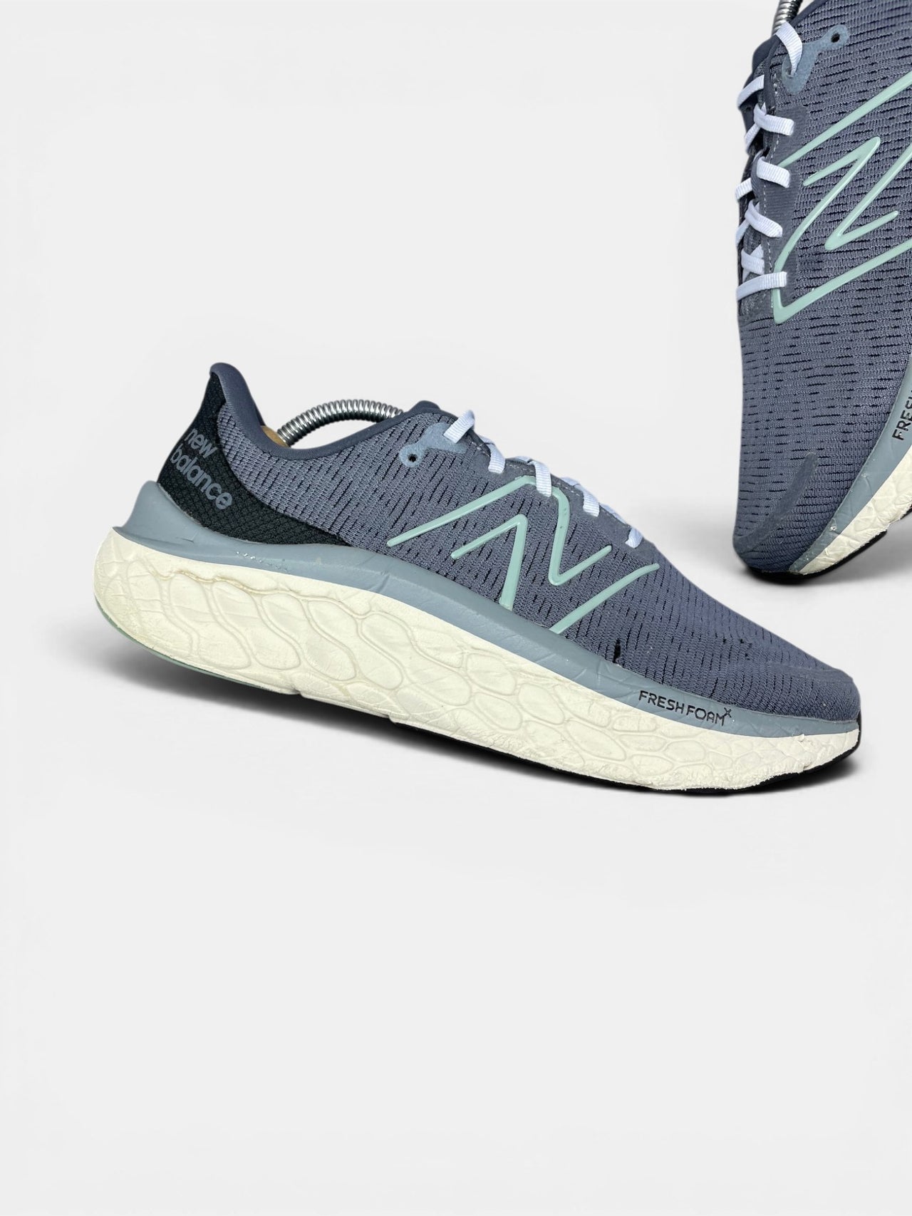 New Balance Fresh Foam X Kaiha Road — buty sportowe męskie w bardzo dobrym stanie rozmiar 44, zewnętrzny panel lewego buta
