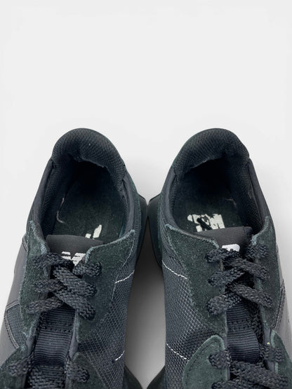 New Balance 327 Triple Black — buty sportowe damskie w bardzo dobrym stanie rozmiar 39.5, zapiętki butów