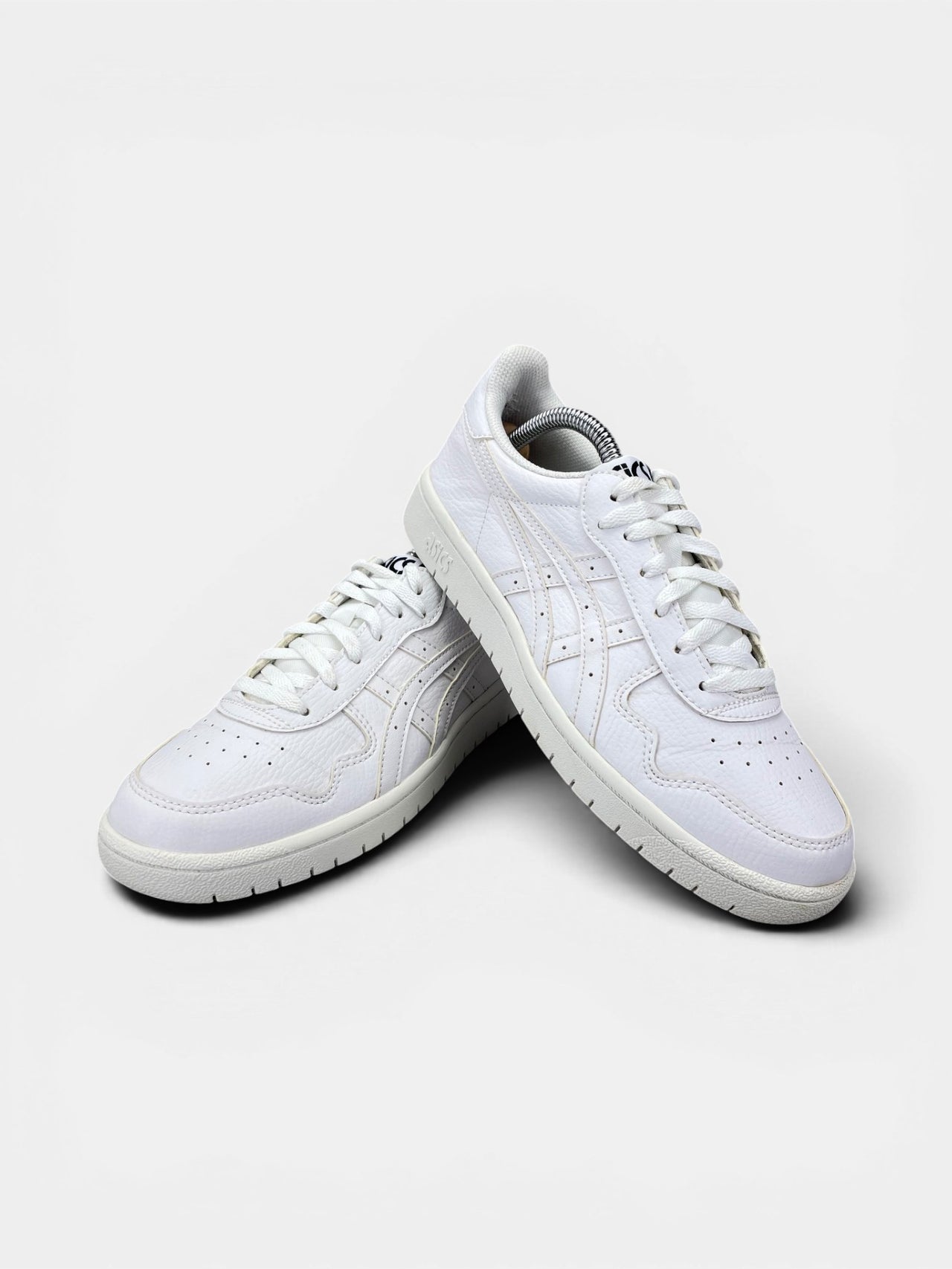 Asics Leather Sneakers — buty sportowe damskie w bardzo dobrym stanie rozmiar 39, boczny profil