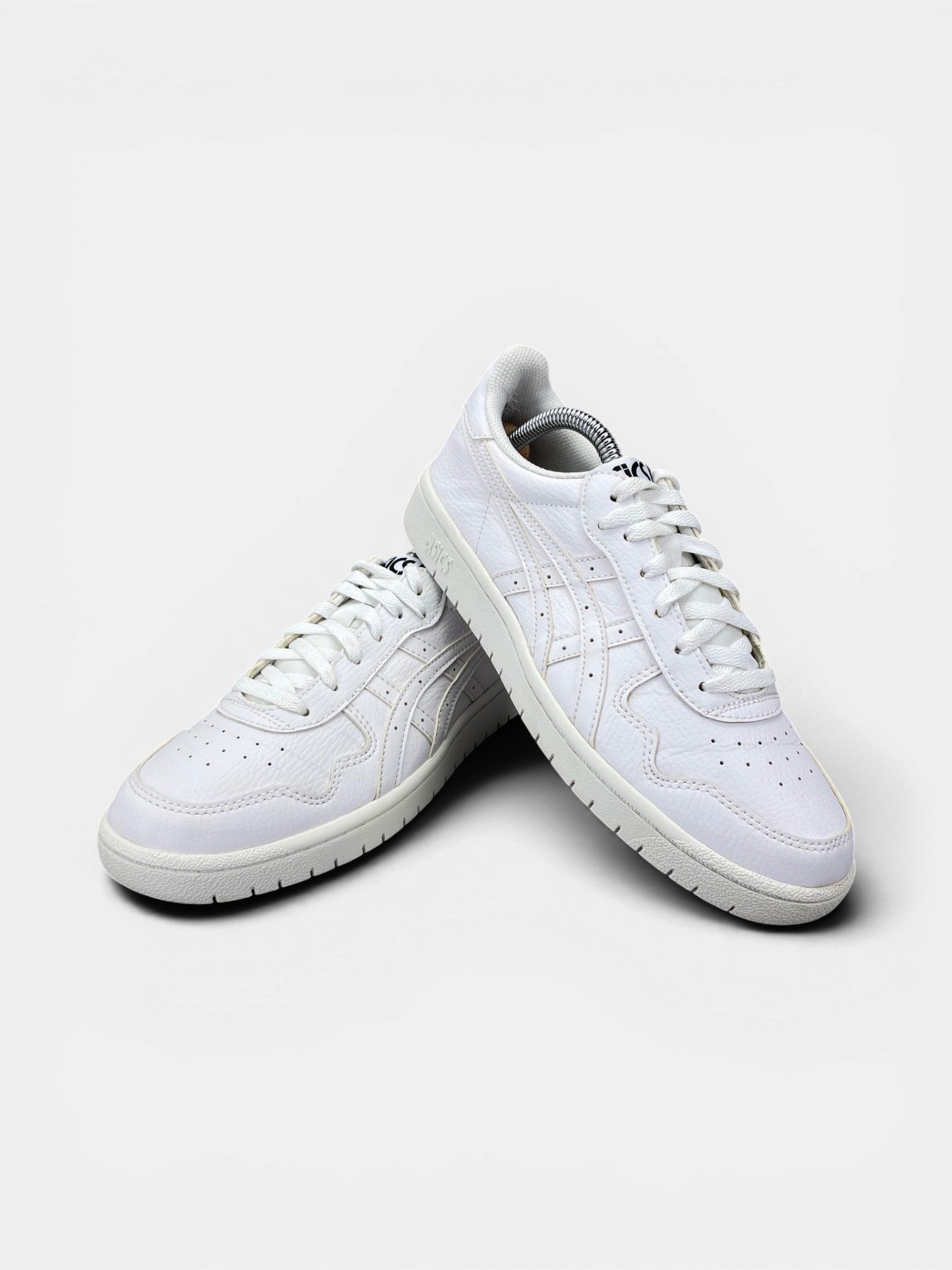 Asics Leather Sneakers — buty sportowe damskie w bardzo dobrym stanie rozmiar 39, boczny profil