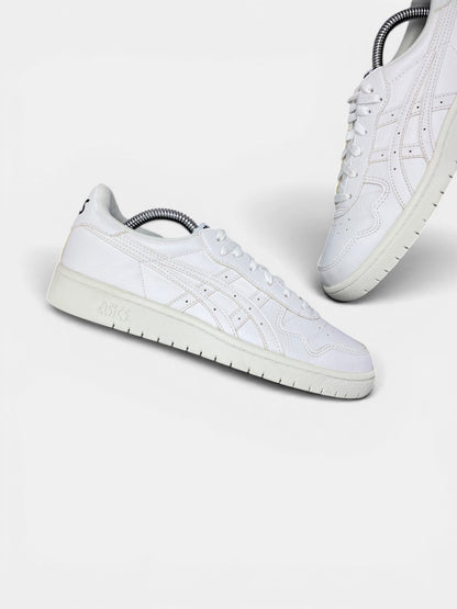 Asics Leather Sneakers — buty sportowe damskie w bardzo dobrym stanie rozmiar 39, zewnętrzny panel lewego buta